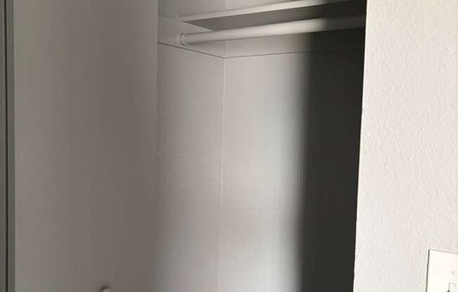 2 beds, 1 bath, 867 sqft, $1,285, Unit 601 I201