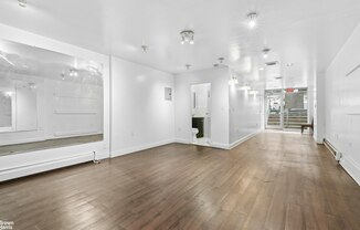 305 W 123 ST