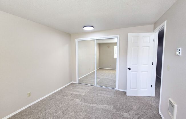 2 beds, 1 bath, 840 sqft, $1,250, Unit 61