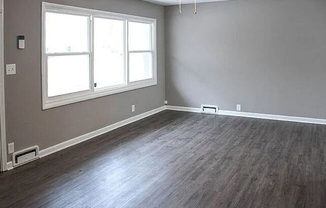Don't Miss Out on This Charming 3 Bed, 1 Bath Home in South Kansas City!