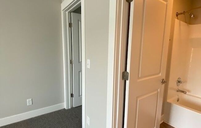 1 bed, 1 bath, 852 sqft, $1,471, Unit 2103-205