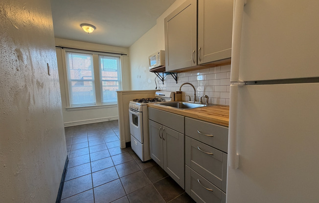 Studio, 1 bath, 450 sqft, $945, Unit 309