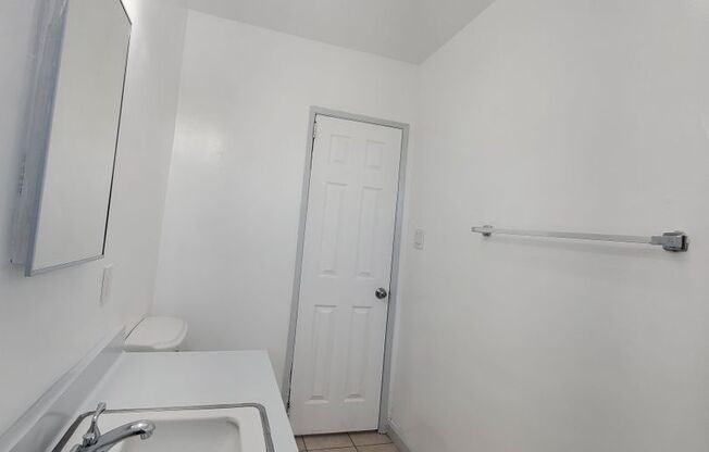 2 beds, 1 bath, $1,925, Unit 03