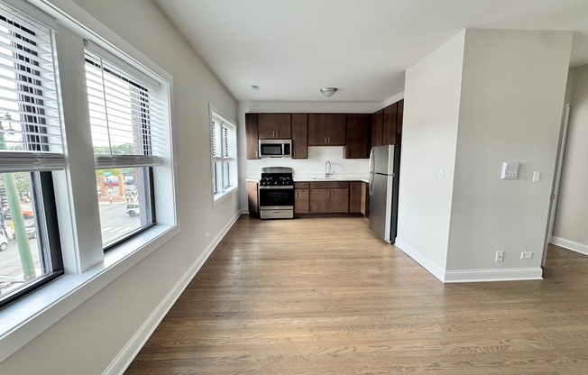 3409 W Fullerton Ave