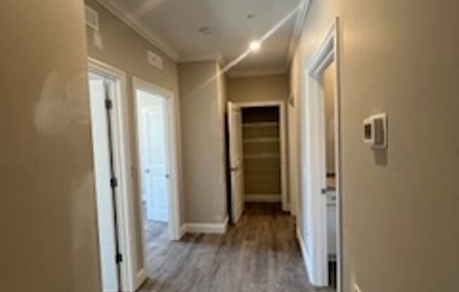 2 beds, 1 bath, 950 sqft, $1,000, Unit 214
