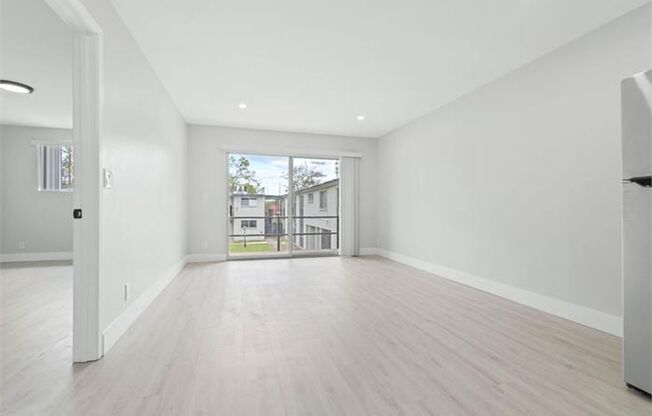 1 bed, 1 bath, 740 sqft, $1,050, Unit 55