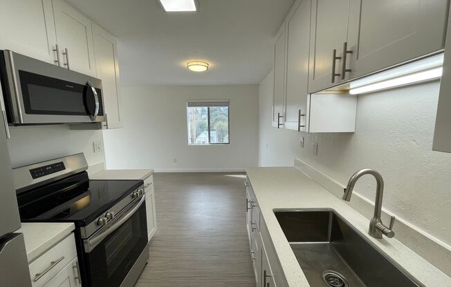 410 Evelyn Ave