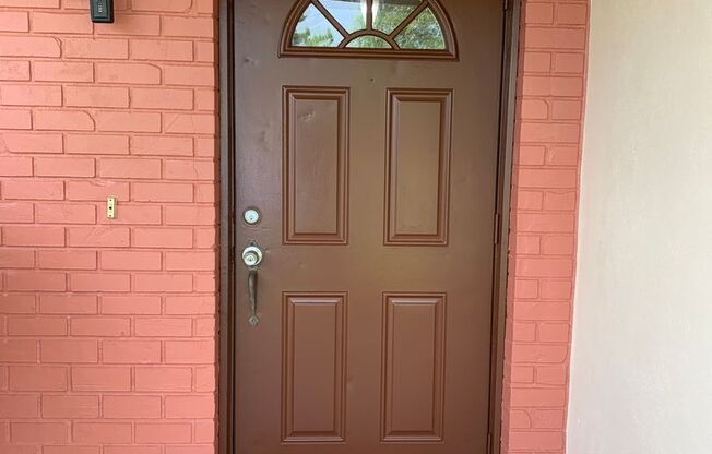 3/2/1 RENTAL HOUSE IN THE RIVER PARK AREA.