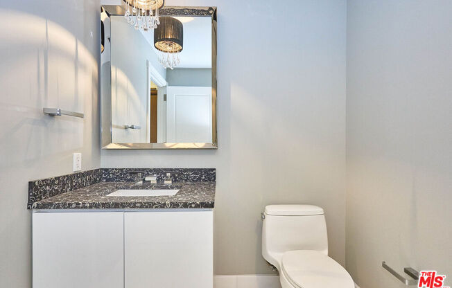 1 bed, 2 baths, 1,000 sqft, $6,195, Unit 31E