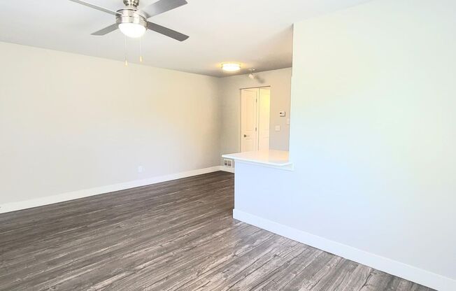 1 bed, 1 bath, 560 sqft, $1,245, Unit 33