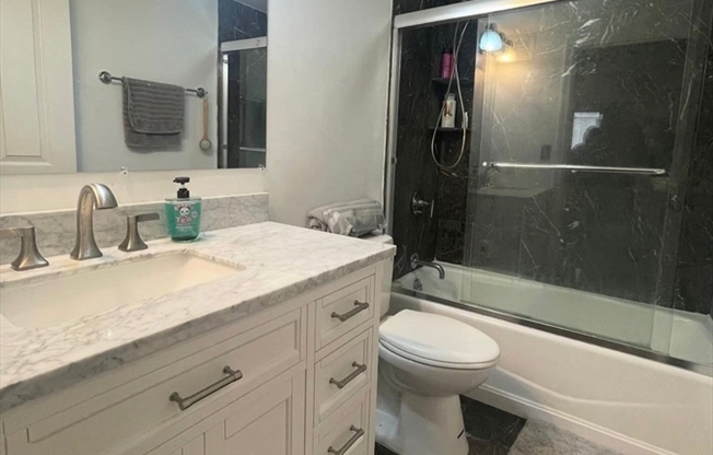 1 bed, 1 bath, 663 sqft, $3,400, Unit 528