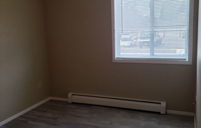 2 beds, 1 bath, 642 sqft, $900, Unit 9