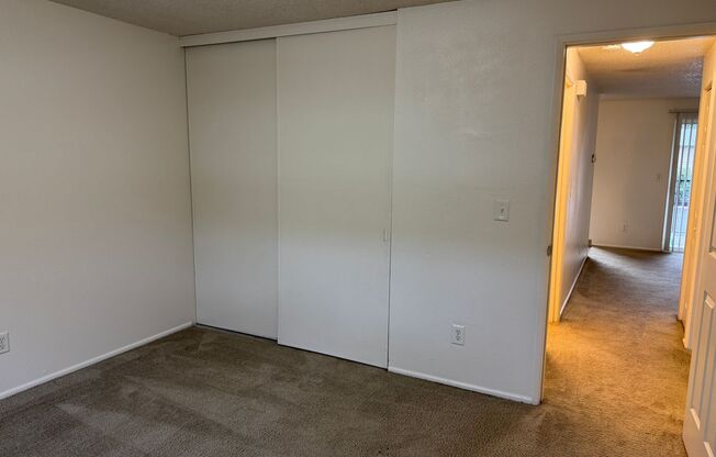 2 beds, 1 bath, 1,000 sqft, $1,295, Unit 24