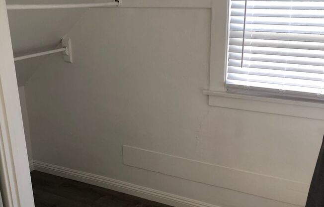 Lower 1 Bedroom Backhouse near Downtown Long Beach