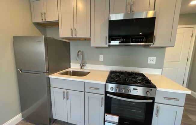 Studio, 1 bath, 328 sqft, $1,850, Unit 405