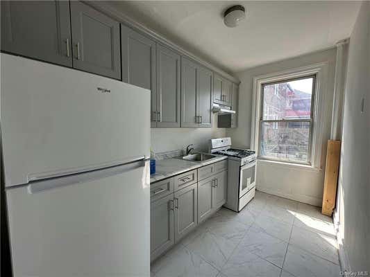 1 bed, 1 bath, 700 sqft, $2,000, Unit 2R