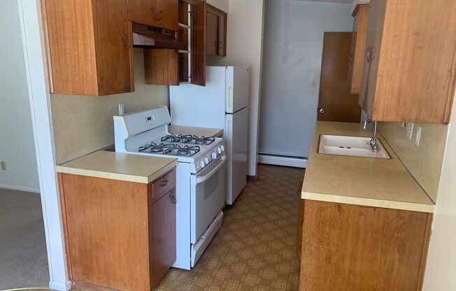 2 beds, 1 bath, 900 sqft, $1,375, Unit 900 E McKinley St