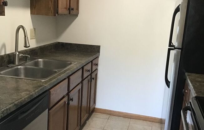 2 beds, 1 bath, 950 sqft, $1,700, Unit 7679CD - HPCI, II