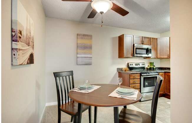 Dining | Cedars Lakeside Apartments in Little Canada, MN