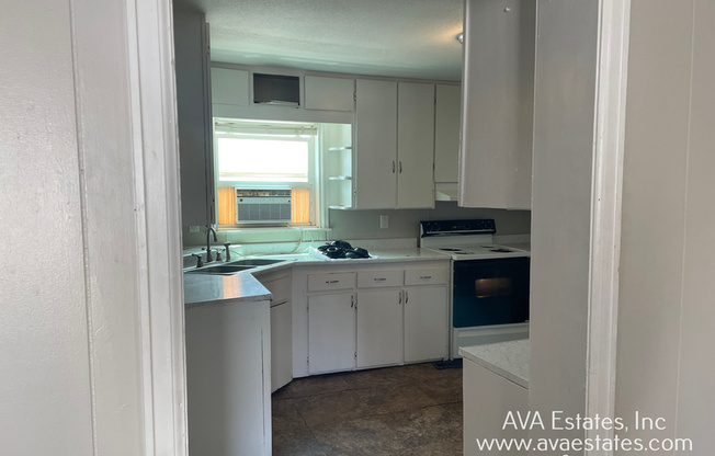 1814 W 17 ST