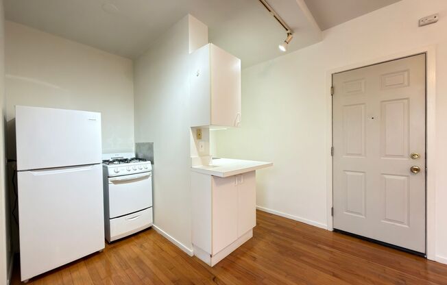 Studio, 1 bath, 300 sqft, $1,095, Unit 5959-604