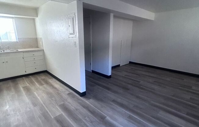 2 beds, 1 bath, 900 sqft, $1,500, Unit 42