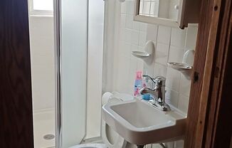 2 beds, 1 bath, 800 sqft, $1,095, Unit #3R