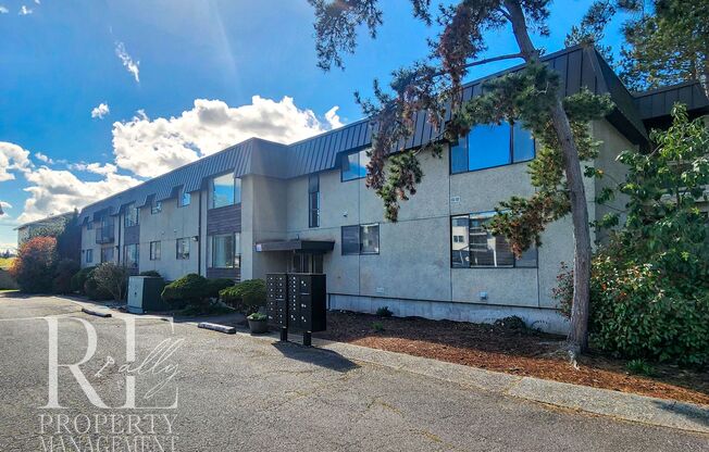 Spacious & Secure Ground-Level Living Near Waterfront Parks