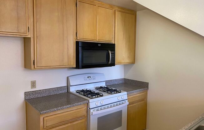 2 beds, 2 baths, $2,795, Unit Unit 102