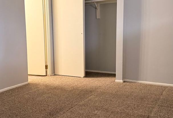 3 beds, 2 baths, $1,025