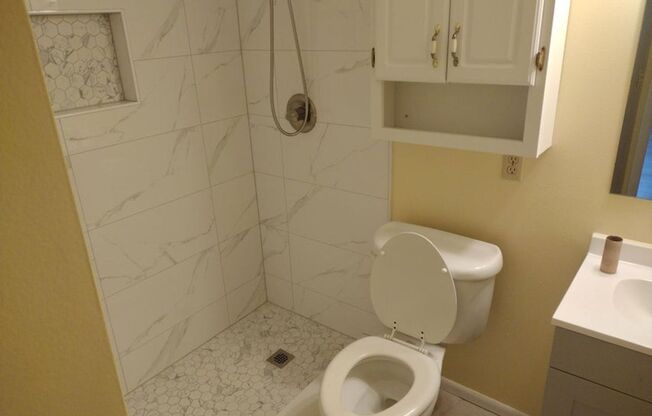 3 beds, 2 baths, $1,550, Unit # H 9