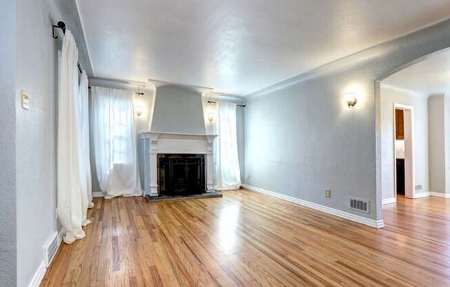 Beautiful 4 Bedroom 2 Bath Single Family Home in Englewood Available Mid July