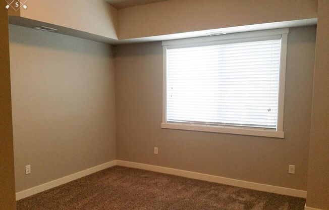 3 beds, 2.5 baths, $2,250, Unit 307