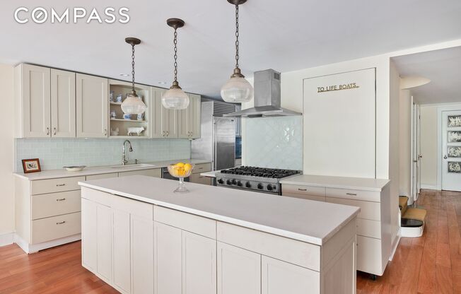 237 E 48 ST