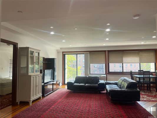 2 beds, 2 baths, $3,900, Unit 3D