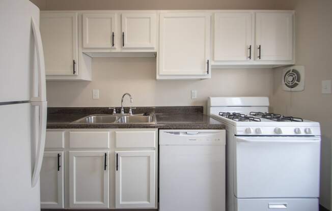 This is a photo of the kitchen in the 631 square foot, B-style (Ranch) 1 bedroom/1 bath floor plan at Colonial Ridge Apartments in the Pleasant Ridge neighborhood of Cincinnati, OH.