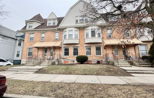 Studio, 1 bath, $850, Unit 1728-02