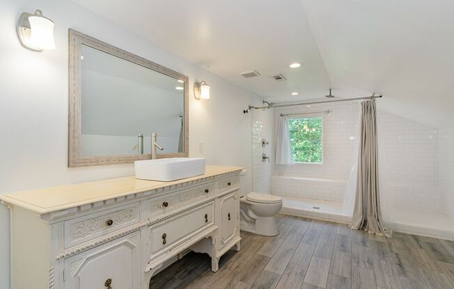 Charming 4 Bedroom Rental