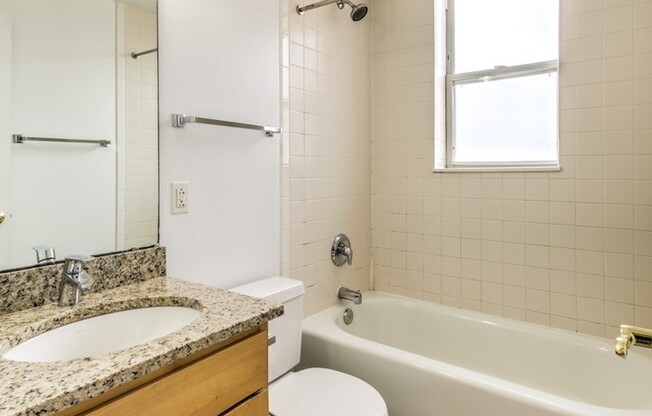 2 beds, 1 bath, 775 sqft, $1,600, Unit 415