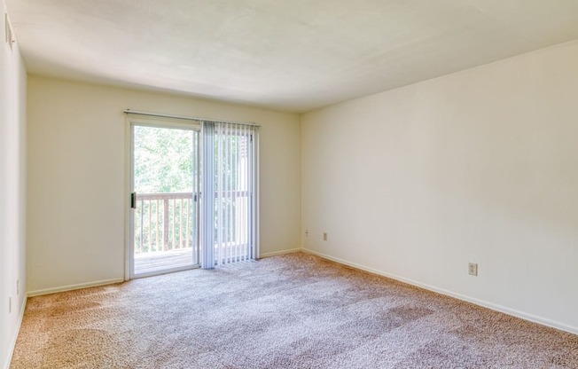 Living Room at The Everett Apartments  in Roanoke, VA 24018