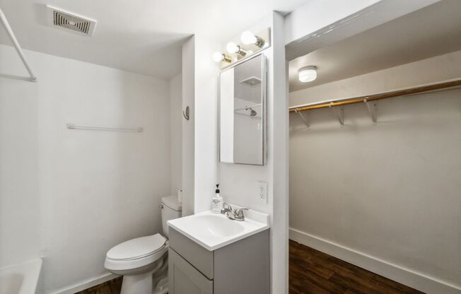 Studio, 1 bath, 182 sqft, $800, Unit 003