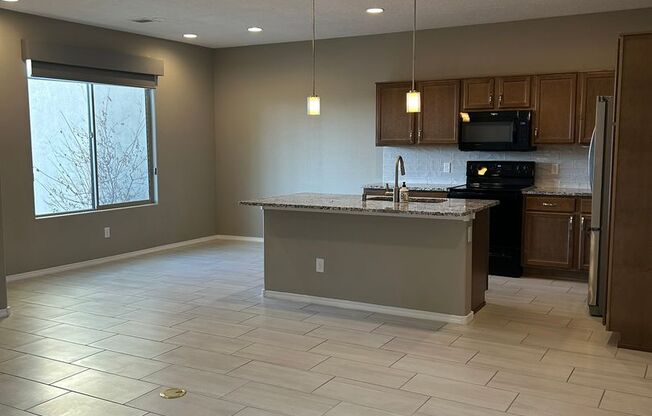 5021 Wheeler Lane - Las Soleras!