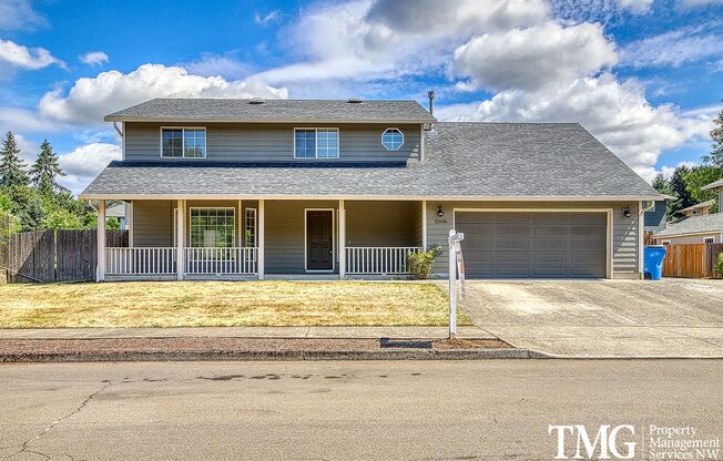 Large 4 Bed 2.5 Bath Home on Corner Lot in Wildwood!
