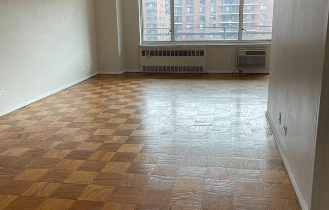 1 bed, 1 bath, $4,700, Unit 16N