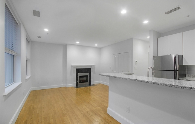 140 BOYLSTON ST
