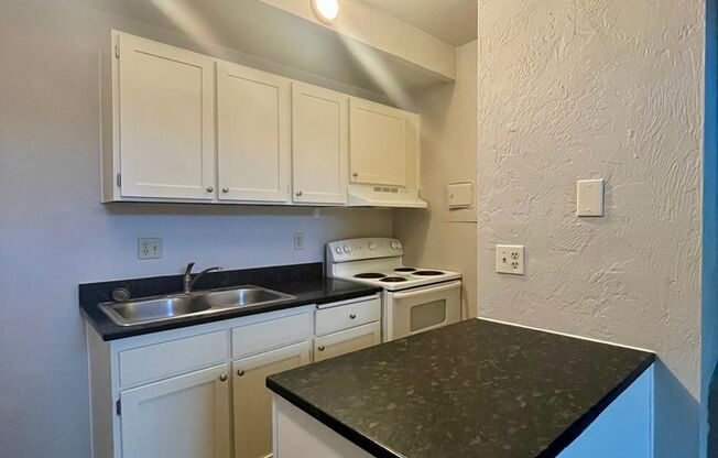 1 bed, 1 bath, $1,200, Unit 27