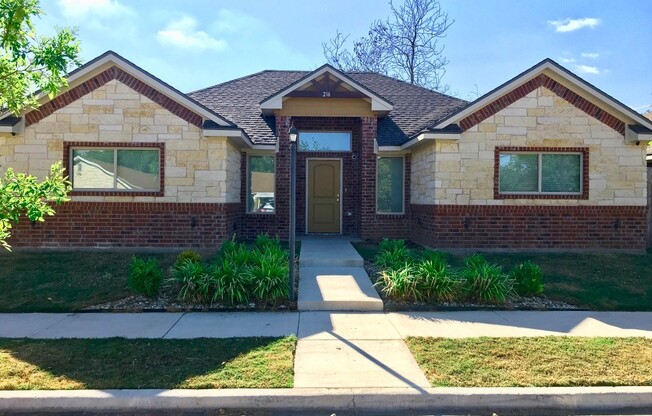 Contemporary 4/4.5 House in the Baylor Bubble!