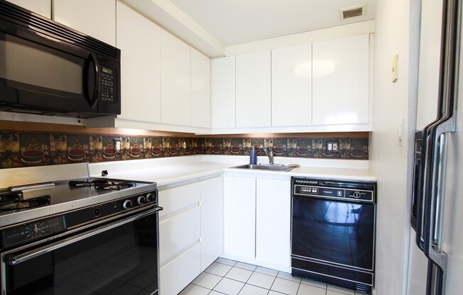 Studio, 1 bath, 532 sqft, $3,180, Unit 701
