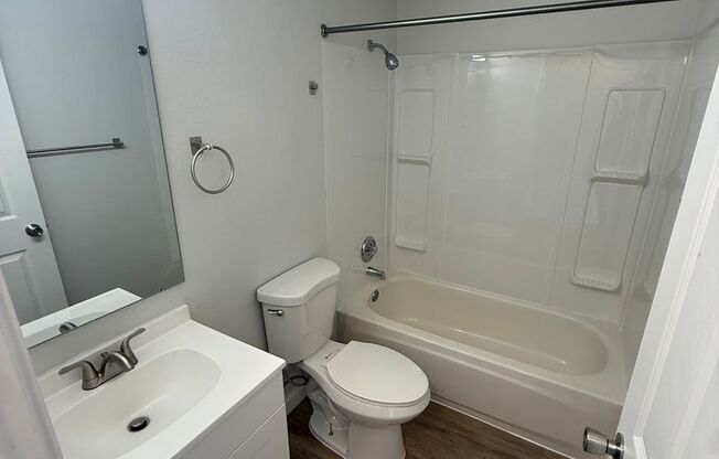 1 bed, 1 bath, 590 sqft, $1,395, Unit 924