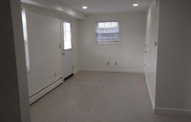 2 beds, 1 bath, 903 sqft, $1,240, Unit G-6